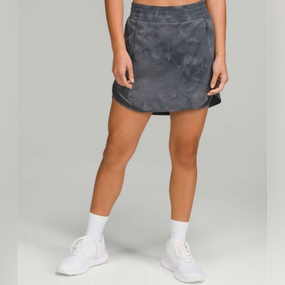 Lululemon gray asphalt hotty hot skirt Retail $89.00 4 Long